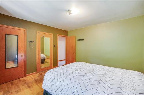521 Nelson Avenue, Nelson, BC - Indoor Photo Showing Bedroom