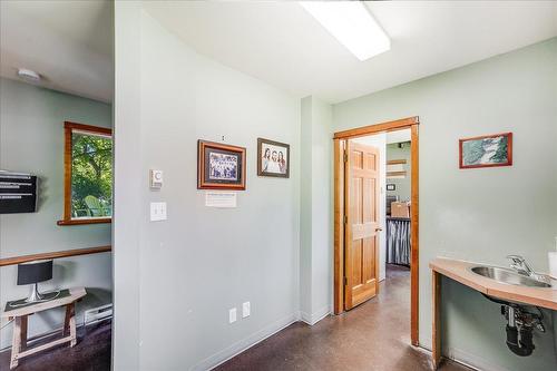 521 Nelson Avenue, Nelson, BC - Indoor