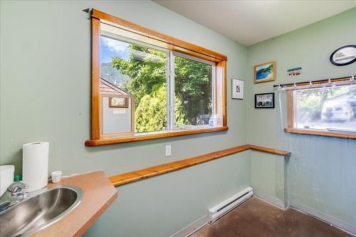 521 Nelson Avenue, Nelson, BC - Indoor Photo Showing Other Room