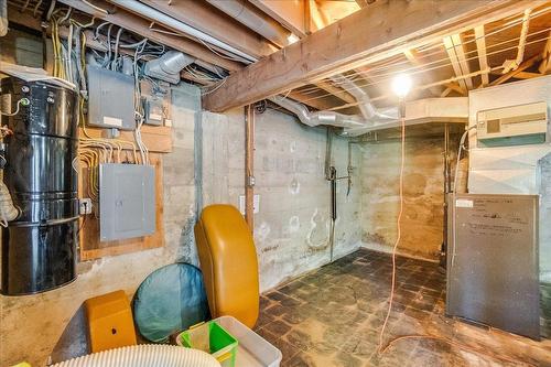 521 Nelson Avenue, Nelson, BC - Indoor Photo Showing Basement
