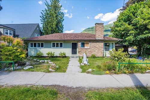 521 Nelson Avenue, Nelson, BC - Outdoor