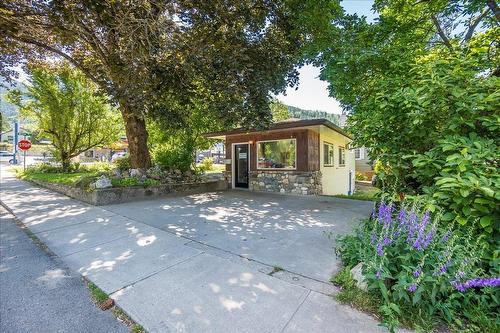 521 Nelson Avenue, Nelson, BC - Outdoor