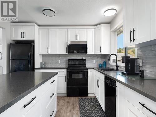 6992 Longacre Drive, Vernon, BC - Indoor Photo Showing Kitchen
