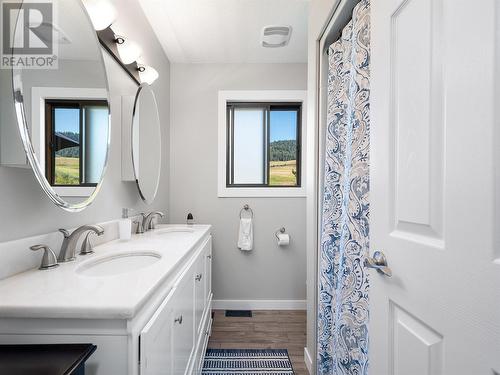 6992 Longacre Drive, Vernon, BC - Indoor Photo Showing Bathroom