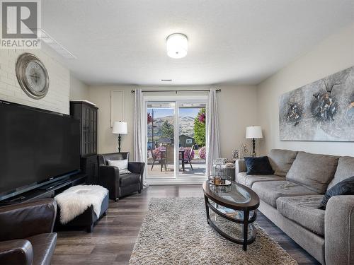 6992 Longacre Drive, Vernon, BC - Indoor Photo Showing Living Room