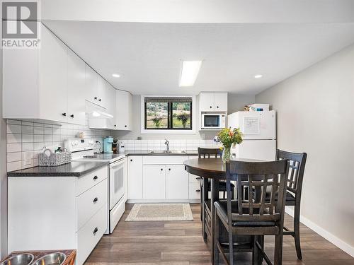 6992 Longacre Drive, Vernon, BC - Indoor Photo Showing Kitchen