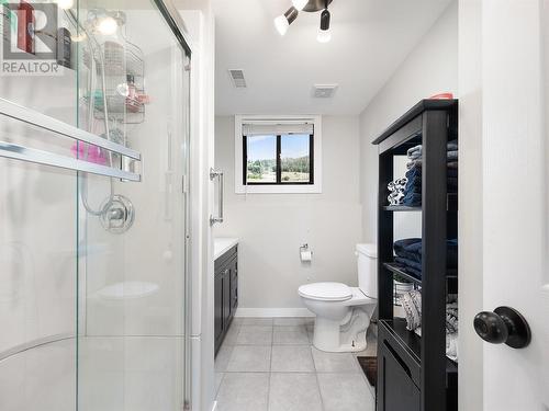 6992 Longacre Drive, Vernon, BC - Indoor Photo Showing Bathroom