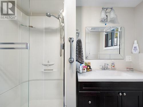 6992 Longacre Drive, Vernon, BC - Indoor Photo Showing Bathroom