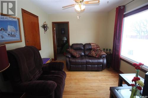 317 2Nd Avenue E, Watrous, SK - Indoor Photo Showing Living Room