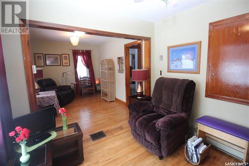 317 2Nd Avenue E, Watrous, SK - Indoor