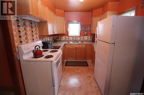 317 2Nd Avenue E, Watrous, SK - Indoor Photo Showing Kitchen With Double Sink