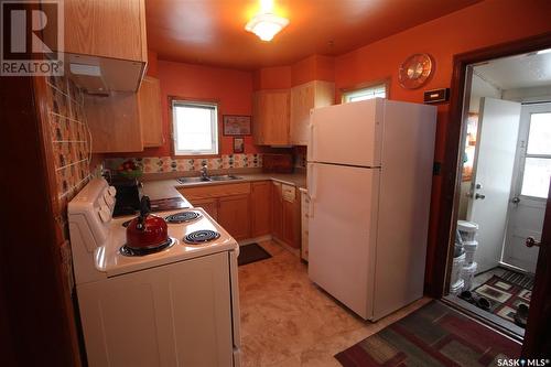 317 2Nd Avenue E, Watrous, SK - Indoor Photo Showing Kitchen With Double Sink