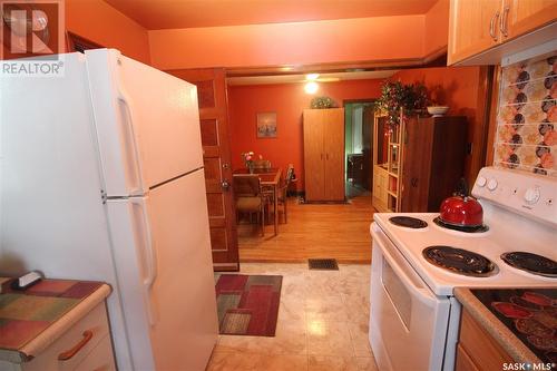 317 2Nd Avenue E, Watrous, SK - Indoor Photo Showing Kitchen