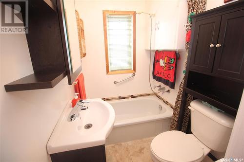 317 2Nd Avenue E, Watrous, SK - Indoor Photo Showing Bathroom