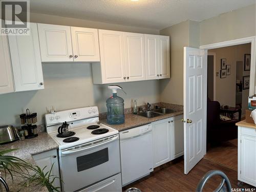 2835 Dewdney Avenue, Regina, SK - Indoor Photo Showing Kitchen With Double Sink
