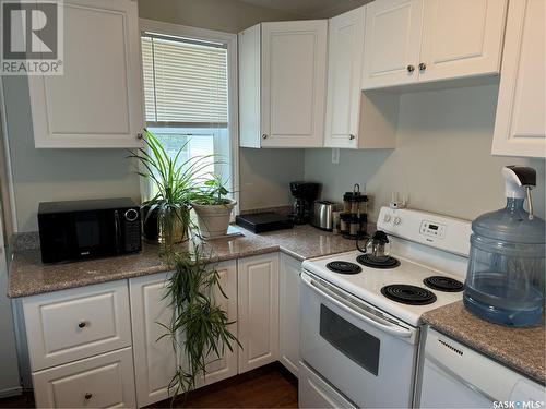 2835 Dewdney Avenue, Regina, SK - Indoor Photo Showing Kitchen