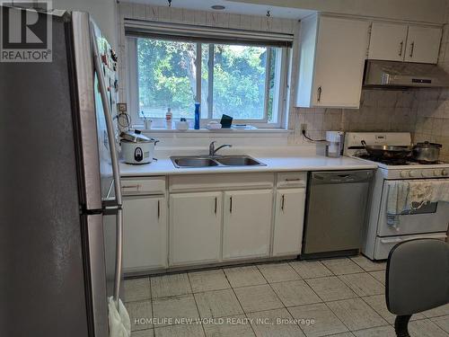 9 Crossen Drive, Toronto C07, ON - Indoor Photo Showing Kitchen With Double Sink