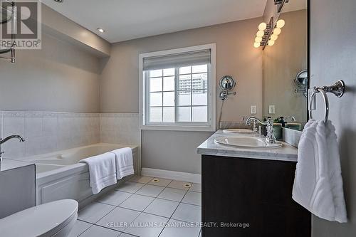 30 Windsor Street, Toronto, ON - Indoor Photo Showing Bathroom