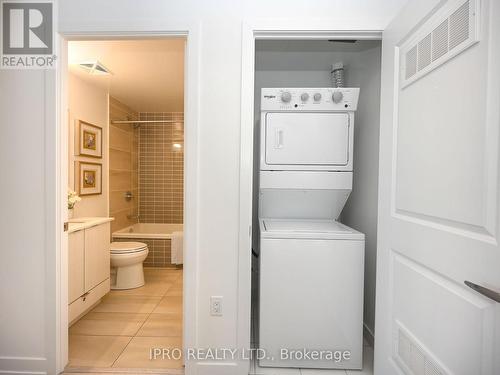 404B - 4655 Metcalfe Avenue, Mississauga, ON - Indoor Photo Showing Laundry Room