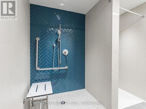404B - 4655 Metcalfe Avenue, Mississauga, ON - Indoor Photo Showing Bathroom