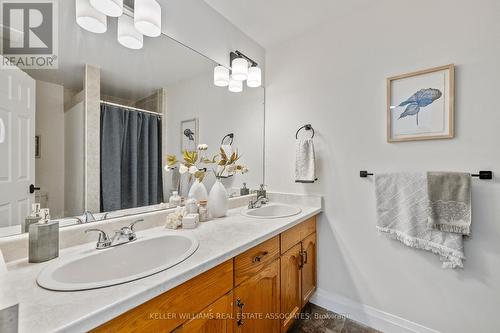65 - 72 Stone Church Road W, Hamilton, ON - Indoor Photo Showing Bathroom