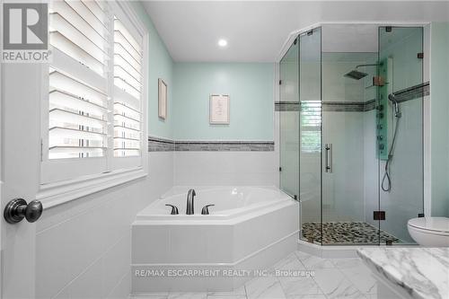 715 Deervalley Road, Hamilton, ON - Indoor Photo Showing Bathroom