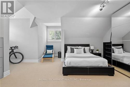 715 Deervalley Road, Hamilton, ON - Indoor Photo Showing Bedroom