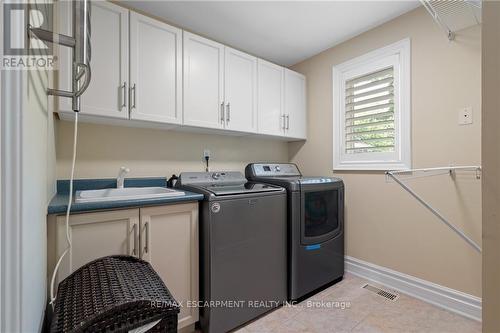 715 Deervalley Road, Hamilton, ON - Indoor Photo Showing Laundry Room
