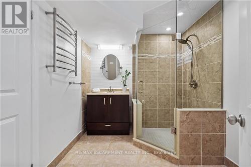 715 Deervalley Road, Hamilton, ON - Indoor Photo Showing Bathroom