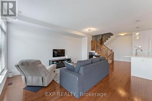 105 Chaperal Private, Ottawa, ON - Indoor Photo Showing Living Room