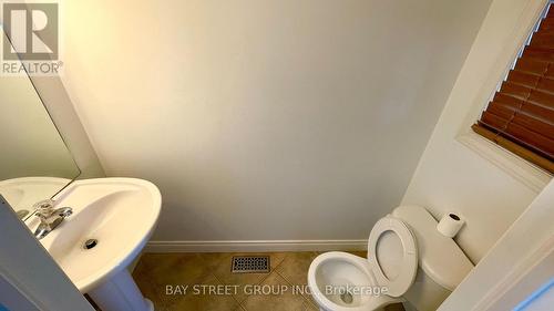 12 Southside Place, Hamilton (Mountview), ON - Indoor Photo Showing Bathroom