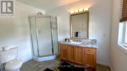 12 Southside Place, Hamilton (Mountview), ON - Indoor Photo Showing Bathroom