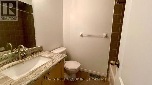 12 Southside Place, Hamilton (Mountview), ON - Indoor Photo Showing Bathroom