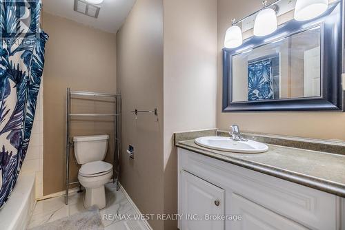 14 - 27 Thistledown Court N, Ottawa, ON - Indoor Photo Showing Bathroom