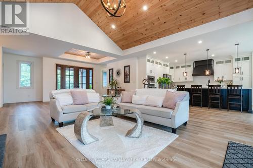 13199 16 County Road, Severn, ON - Indoor Photo Showing Living Room