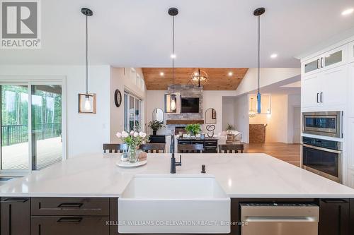 13199 16 County Road, Severn, ON - Indoor Photo Showing Kitchen With Upgraded Kitchen