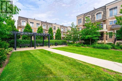 125 - 2441 Greenwich Drive E, Oakville, ON - Outdoor