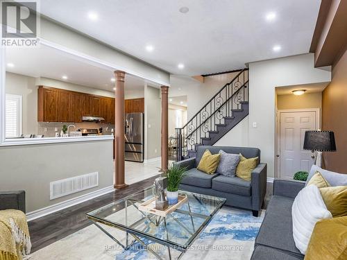 172 Pefferlaw Circle, Brampton, ON - Indoor Photo Showing Living Room