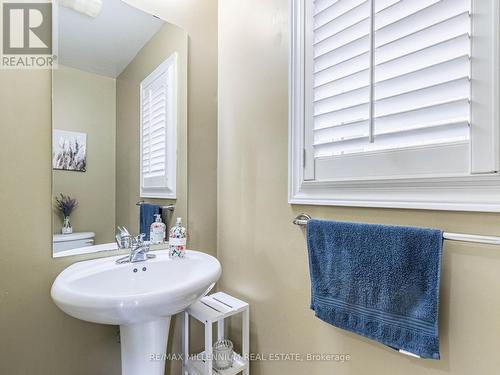 172 Pefferlaw Circle, Brampton, ON - Indoor Photo Showing Bathroom