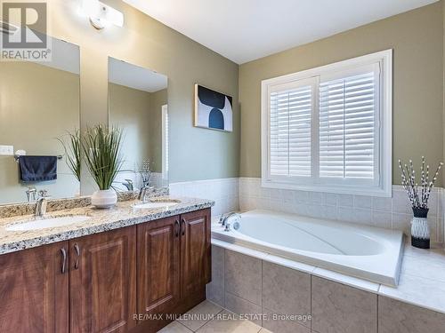 172 Pefferlaw Circle, Brampton, ON - Indoor Photo Showing Bathroom