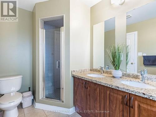 172 Pefferlaw Circle, Brampton, ON - Indoor Photo Showing Bathroom