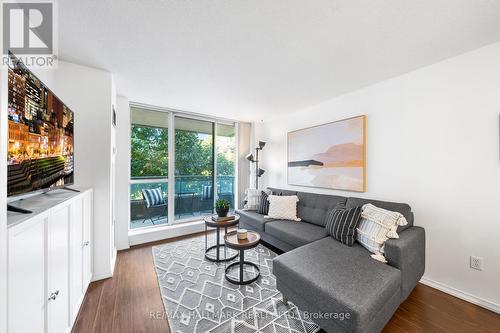 312 - 39 Pemberton Avenue, Toronto C14, ON - Indoor Photo Showing Living Room