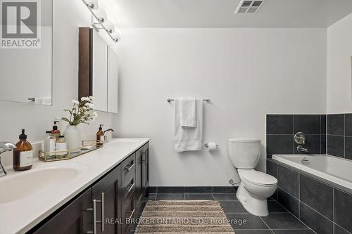 2105 - 20 Blue Jays Way, Toronto C01, ON - Indoor Photo Showing Bathroom
