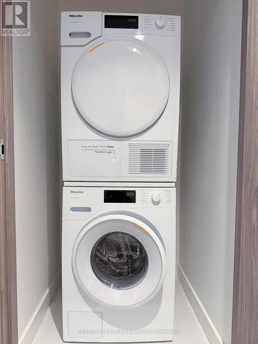 111 - 95 Mcmahon Drive, Toronto, ON - Indoor Photo Showing Laundry Room