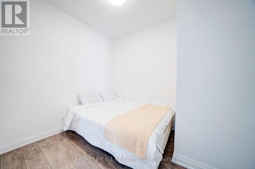 720 - 286 Main Street, Toronto (East End-Danforth), ON - Indoor Photo Showing Bedroom