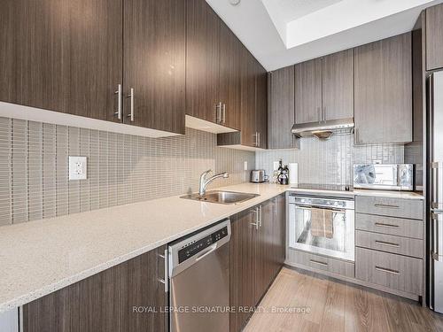408-55 Ann O'Reilly Rd, Toronto, ON - Indoor Photo Showing Kitchen With Upgraded Kitchen