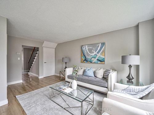 4160 Beacon Lane, Mississauga, ON - Indoor Photo Showing Living Room