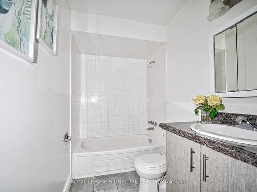 4160 Beacon Lane, Mississauga, ON - Indoor Photo Showing Bathroom