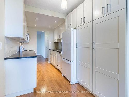 703-299 Mill Rd, Toronto, ON - Indoor Photo Showing Kitchen