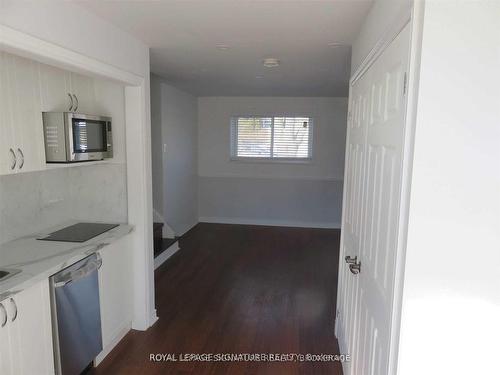 Lower-254 Hampton Heath Rd, Burlington, ON - Indoor Photo Showing Kitchen